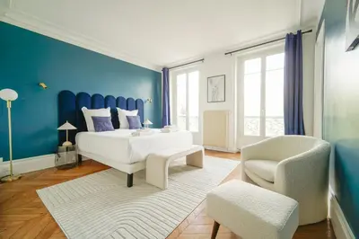 Un ou plusieurs lits dans un hébergement de l'établissement Elegant 4 BR apartment Spacious and decorated