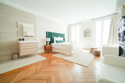 Un ou plusieurs lits dans un hébergement de l'établissement Elegant 4 BR apartment Spacious and decorated