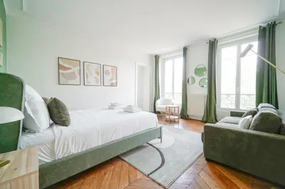 Coin salon dans l'établissement Elegant 4 BR apartment Spacious and decorated