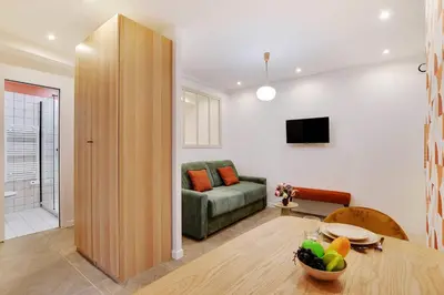 Télévision ou salle de divertissement dans l'établissement Appartement Cosy Faubourg Saint-Denis 4P