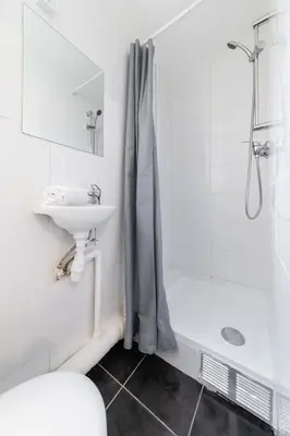 Salle de bains dans l'établissement Paris 18eme Appartement Calme Cosy a Montmartre