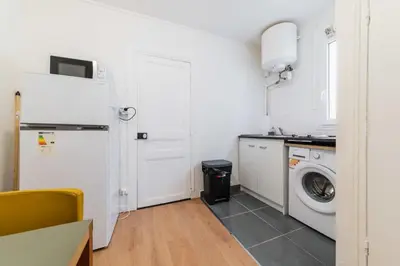 Cuisine ou kitchenette dans l'établissement Paris 18eme Appartement Calme Cosy a Montmartre