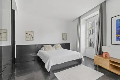 Un ou plusieurs lits dans un hébergement de l'établissement Appartement des Victoires Luxury