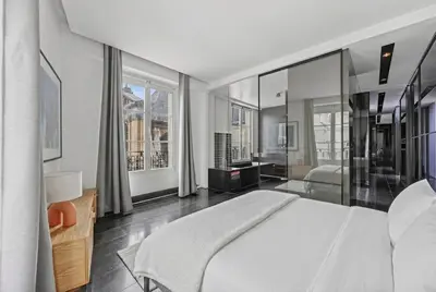 Un ou plusieurs lits dans un hébergement de l'établissement Appartement des Victoires Luxury