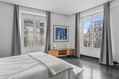 Un ou plusieurs lits dans un hébergement de l'établissement Appartement des Victoires Luxury