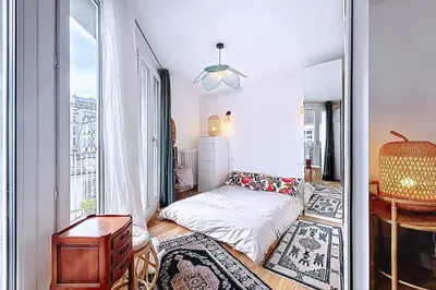 Un ou plusieurs lits dans un hébergement de l'établissement Appartement cosy avec vue sur le Sacré-Cœur
