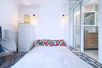 Un ou plusieurs lits dans un hébergement de l'établissement Appartement cosy avec vue sur le Sacré-Cœur