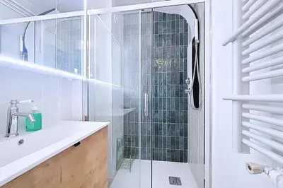 Salle de bains dans l'établissement Appartement cosy avec vue sur le Sacré-Cœur