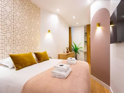 Un ou plusieurs lits dans un hébergement de l'établissement Beautiful apartment - 4BR 10P - Rue des Martyrs