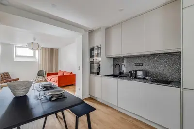 Cuisine ou kitchenette dans l'établissement Spacious Apartment a c 1BR 2P - Notre-Dame