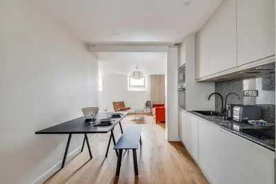 Cuisine ou kitchenette dans l'établissement Spacious Apartment a c 1BR 2P - Notre-Dame