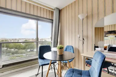 Coin salon dans l'établissement Superbe vue sur la Seine Proche de la Tour Eiffel