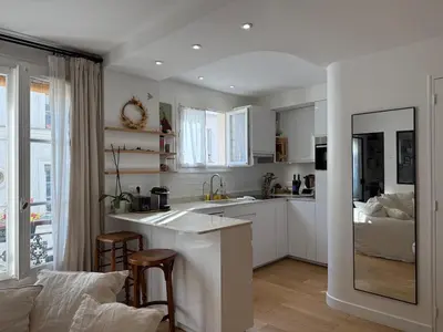 Cuisine ou kitchenette dans l'établissement Cocon pour amoureux à Montmartre