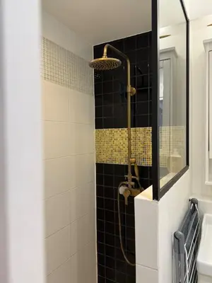 Salle de bains dans l'établissement Cocon pour amoureux à Montmartre