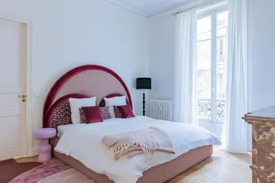 Un ou plusieurs lits dans un hébergement de l'établissement Luxurious 4BD Apartment - Arc de Triomphe 2