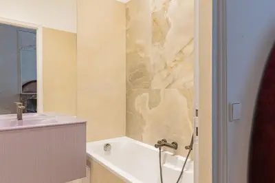 Salle de bains dans l'établissement Luxurious 4BD Apartment - Arc de Triomphe 2