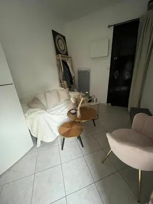 Coin salon dans l'établissement Apartment and private courtyard