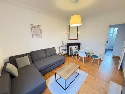 Coin salon dans l'établissement Le Cocon Lumineux Parisien - Check-in H24