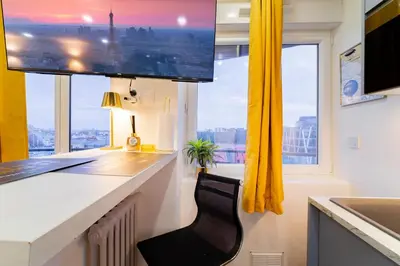 Télévision ou salle de divertissement dans l'établissement Paris - Blue Sky Homestay