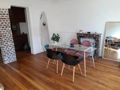 Coin salon dans l'établissement Grand appartement 2 Piece Centre Metro Mairie Marché