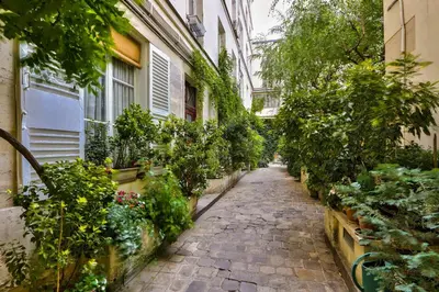 Jardin de l'établissement UrbanFlat 92 - Beautiful Apartment in the center of Paris