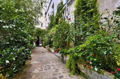 Jardin de l'établissement UrbanFlat 92 - Beautiful Apartment in the center of Paris