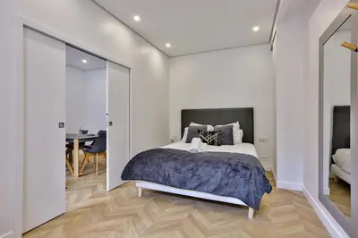Un ou plusieurs lits dans un hébergement de l'établissement UrbanFlat 92 - Beautiful Apartment in the center of Paris