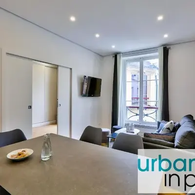 UrbanFlat 92 - Beautiful Apartment in the center of Paris