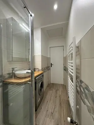 Cuisine ou kitchenette dans l'établissement Appartement rénové avec jardin et parking Métro ligne 14 à proximité, environnement calme
