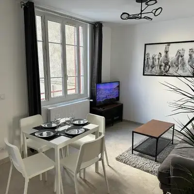 Appartement rénové avec jardin et parking Métro ligne 14 à proximité