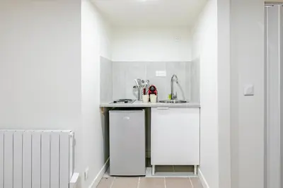 Cuisine ou kitchenette dans l'établissement Cosy appartement aux portes de Paris