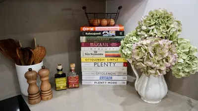 Bibliothèque dans l'appartement