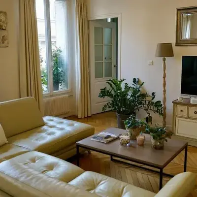 Steps to Luxembourg Gardens Bright Family Flat