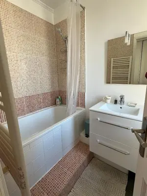 Salle de bains dans l'établissement Charming Appartment 9th Arrondissement