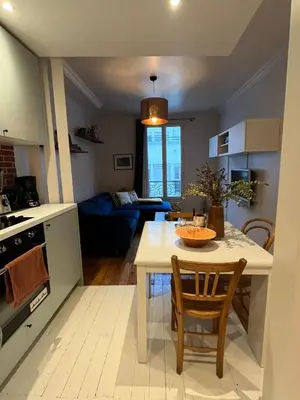 Cuisine ou kitchenette dans l'établissement Charming Appartment 9th Arrondissement