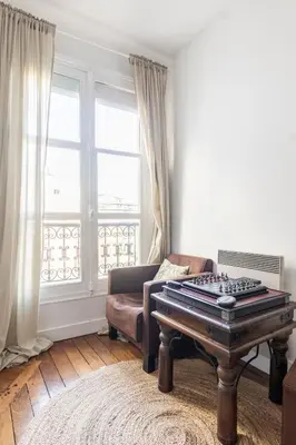 Plan de l'établissement La Belle Vie à Paris - with balcony
