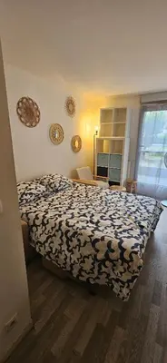 Un ou plusieurs lits dans un hébergement de l'établissement Une chambre douillette à Stade de France