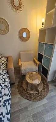 Coin salon dans l'établissement Une chambre douillette à Stade de France