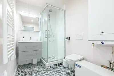 Salle de bains dans l'établissement Magnifique petit appartement Parisien