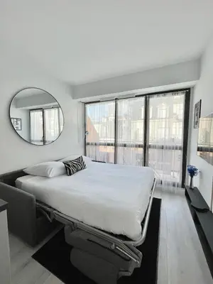 Un ou plusieurs lits dans un hébergement de l'établissement Charming studette with balcony Paris La Défense
