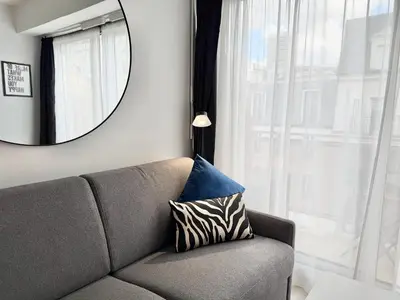 Coin salon dans l'établissement Charming studette with balcony Paris La Défense
