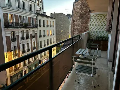 Balcon ou terrasse dans l'établissement Charming Parisian Apartment in the Heart of the 20th Arrondissement
