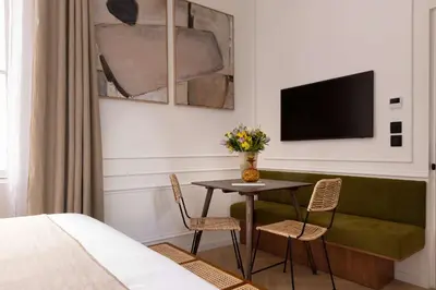 Télévision ou salle de divertissement dans l'établissement Amazing boutique suite 2P - Louvre Museum