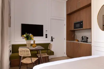Cuisine ou kitchenette dans l'établissement Amazing boutique suite 2P - Louvre Museum