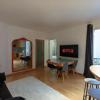 Spacious 2BR Apartment for 7 - Near Palais des Congres