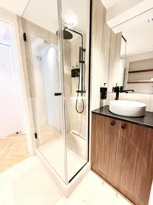 Salle de bains dans l'établissement Luxury Apartment - Heart of Le Marais with balcony