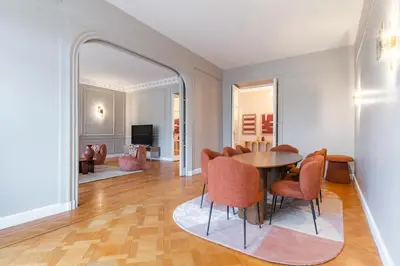 Télévision ou salle de divertissement dans l'établissement Exceptional Luxury Apartment near Avenue Foch in Paris 16th