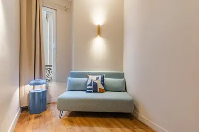 Coin salon dans l'établissement Elegant 3-Bedroom Apartment in the Heart of Historic Paris