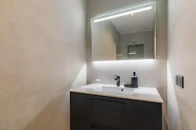 Salle de bains dans l'établissement Spacious Air-Conditioned Apartment in Bastille, Paris 11th