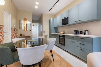 Cuisine ou kitchenette dans l'établissement Spacious Air-Conditioned Apartment in Bastille, Paris 11th